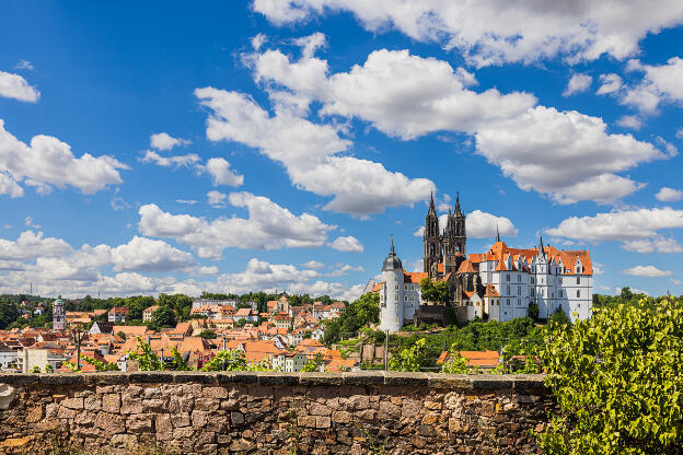 Stadtansicht Meißen mit Burgberg, Dom, Albrechtsburg und Elbe i