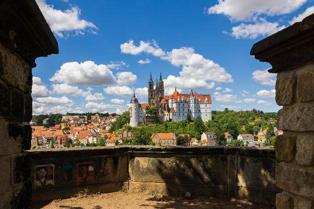 Stadtansicht Meißen mit Burgberg, Dom, Albrechtsburg und Elbe i