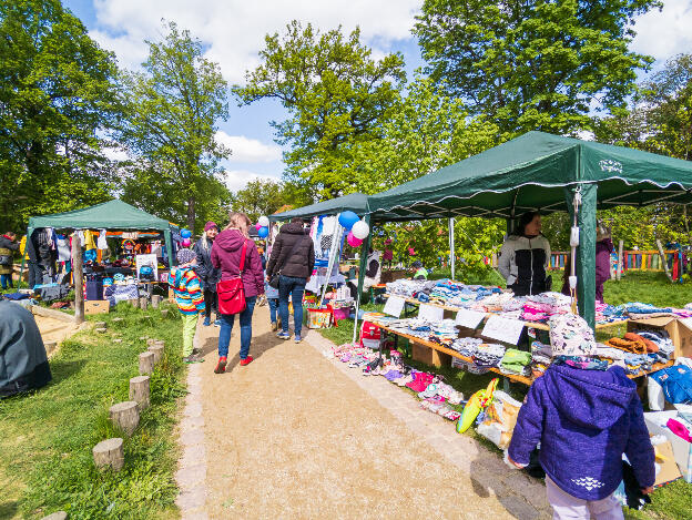 Familien-Flohmarkt des Stadtelternrates auf dem Jahnhallen-Areal