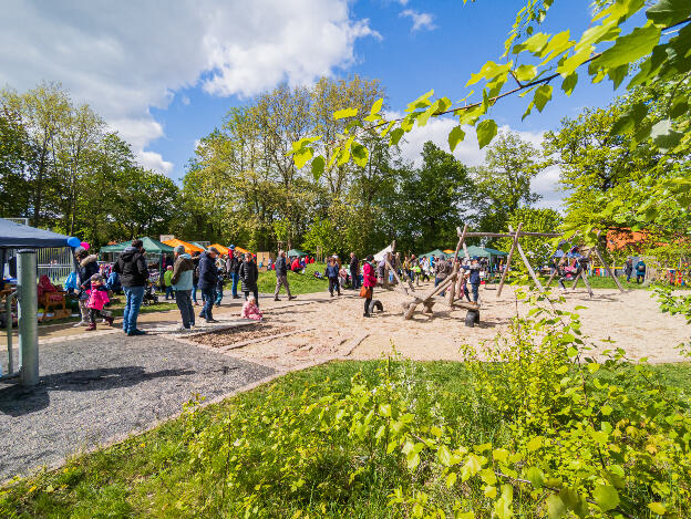Familien-Flohmarkt des Stadtelternrates auf dem Jahnhallen-Areal