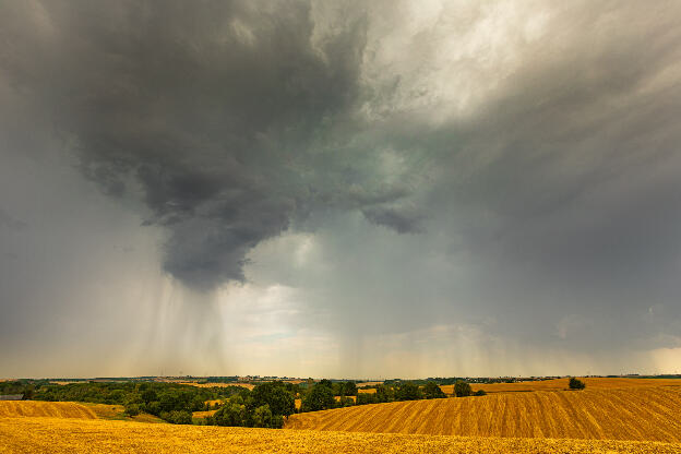 Gewitter zieht übers Land