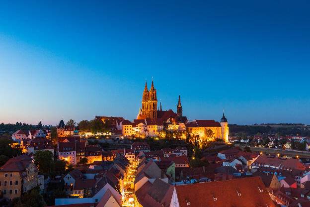 Panorama Stadt Meißen zum Weinfest am Abend